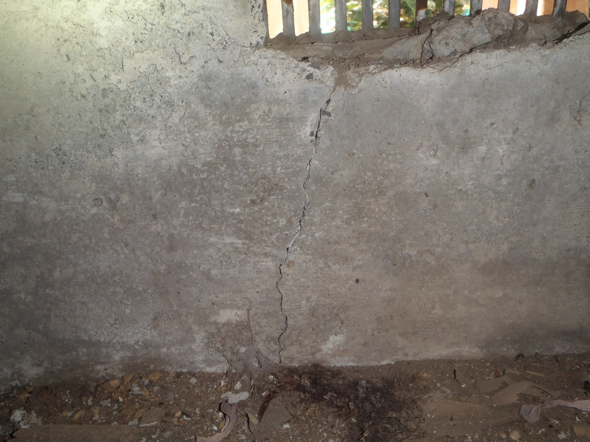 基礎コンクリートのひび割れでお困りなら　補強、補修　鎌倉　　株式会社ShinwaGroup