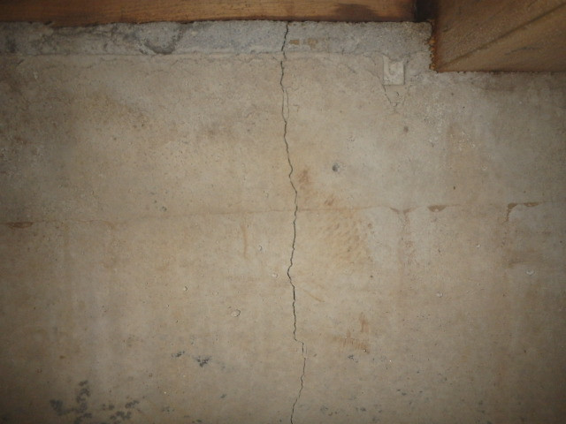 【相模原市在住の方必見】あなたの家の基礎コンクリートは大丈夫！？ひび割れ（クラック）のことなら専門業者にお任せ！！　　　　　補強補修　　株式会社ShinwaGroup