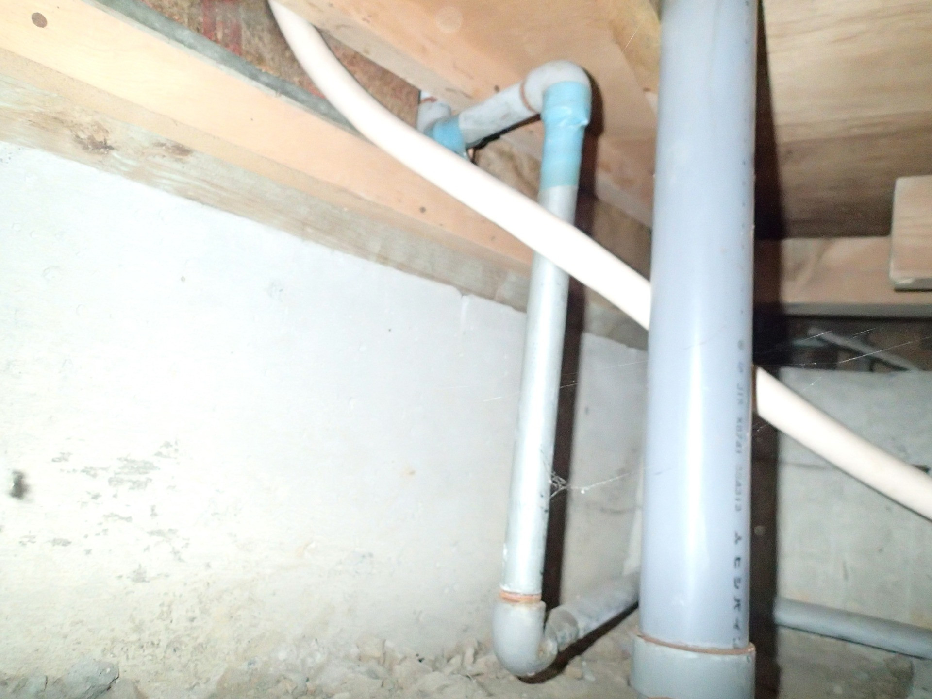 古い鉄管の水道管